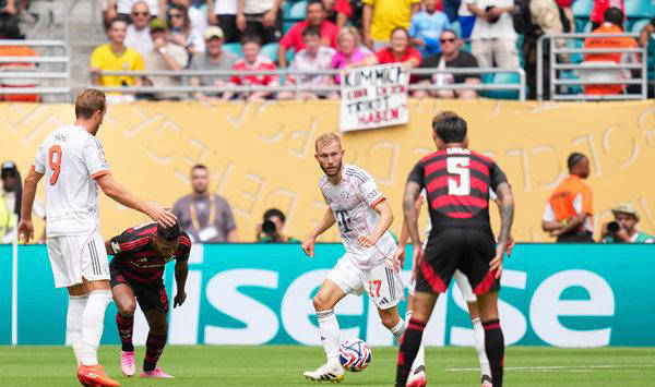 凯恩重返赛场，险胜首场状态出色，G2观众沸腾！